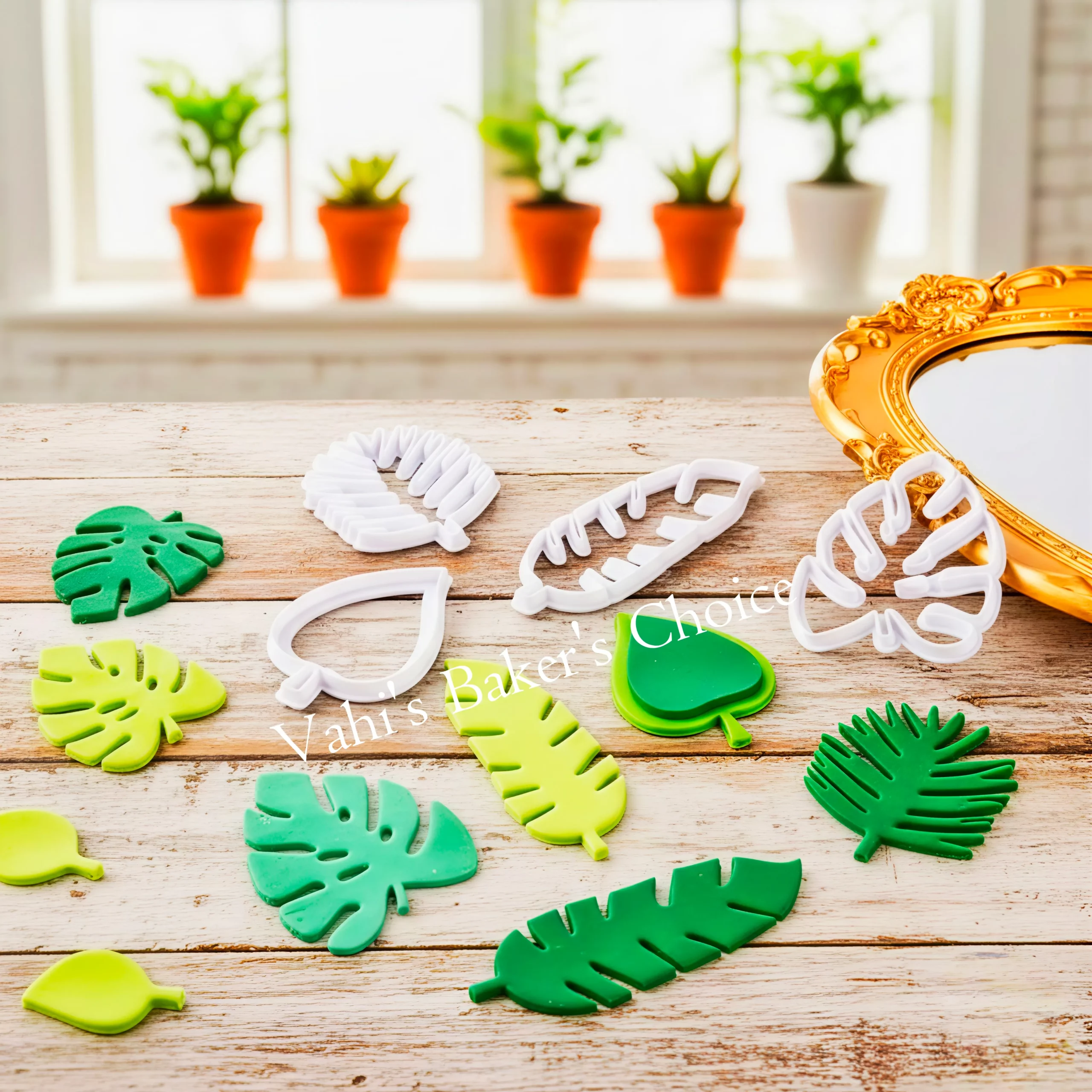 Palm leaf cutter