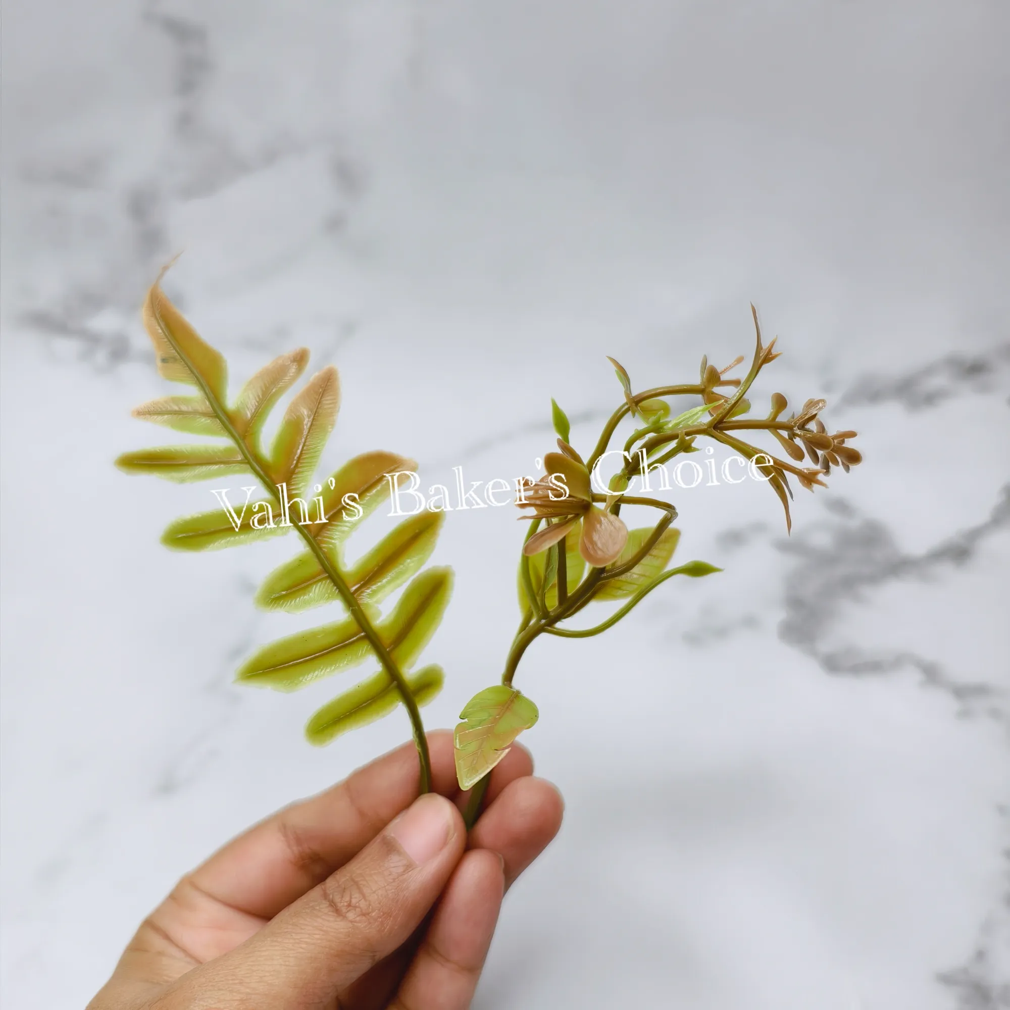 Green Plastic Leaf Filler 13 cm