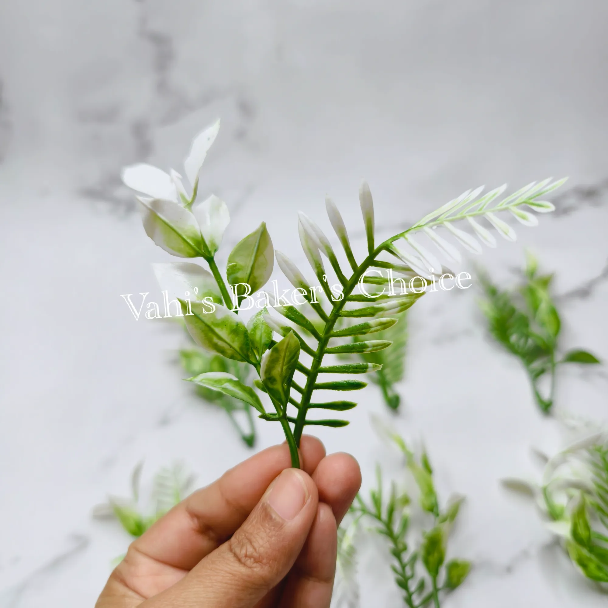 Green White Plastic Leaf Filler 11 cm