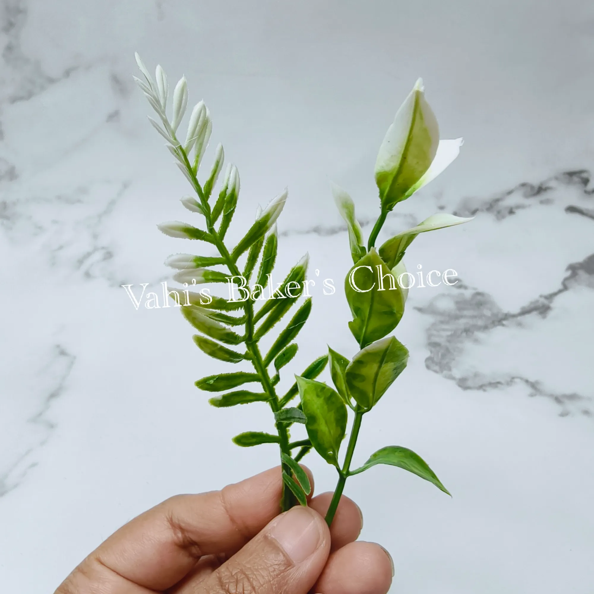 Green White Plastic Leaf Filler 11 cm